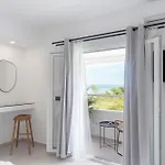 Seaside מלון 2*